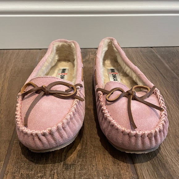 Minnetonka Pink Women's Moccasins - Picture 5 of 6